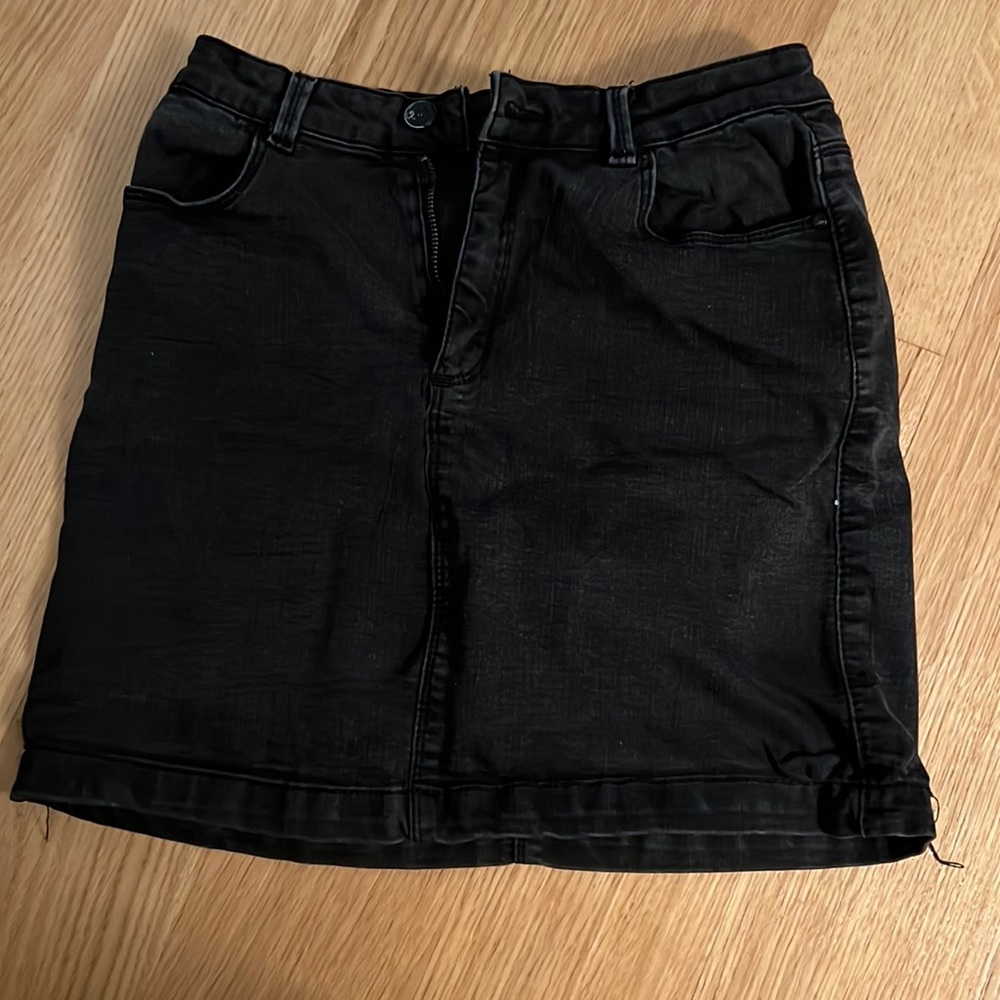 American Eagle black mini skirt